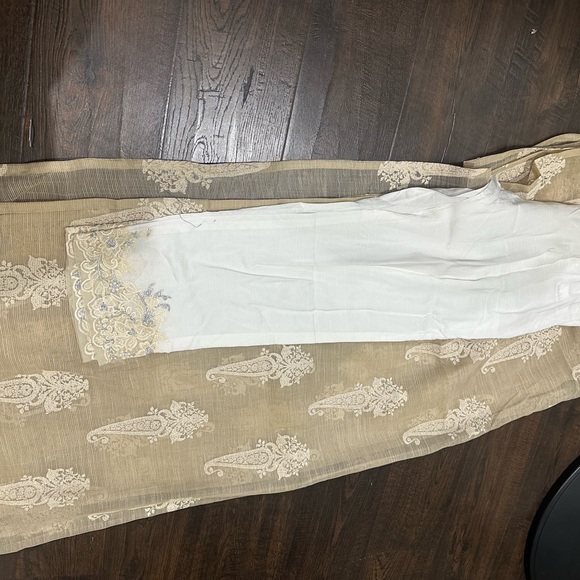 Pakistani dresses Sana safinaz - Picture 6 of 14